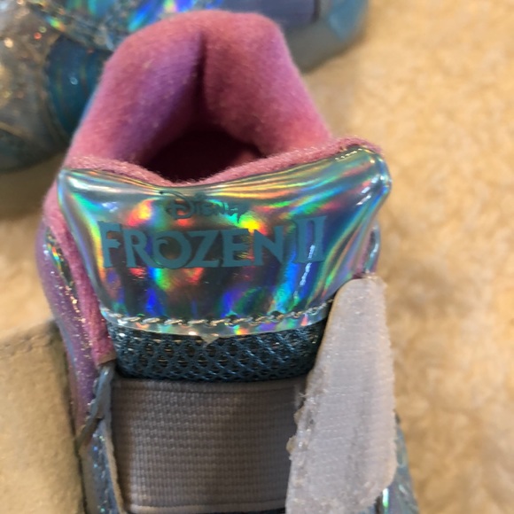 Frozen 2 Light up shoes! - Picture 11 of 15